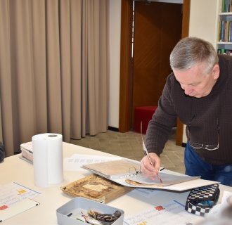 DIEŃ PISANIA PIÓREM