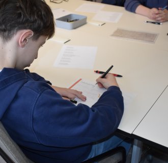 DIEŃ PISANIA PIÓREM