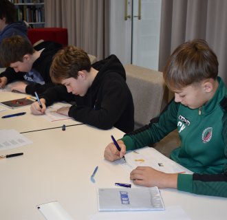 DIEŃ PISANIA PIÓREM