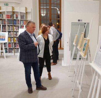 "Z MUZYKĄ WŚRÓD KSIĄŻEK I OBRAZÓW"