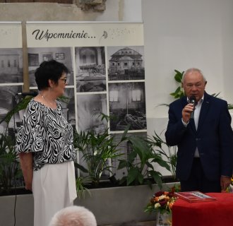 „… z książką przez życie” – pożegnanie długoletniego dyrektora Miejskiej Biblioteki Publicznej w Tarnogrodzie